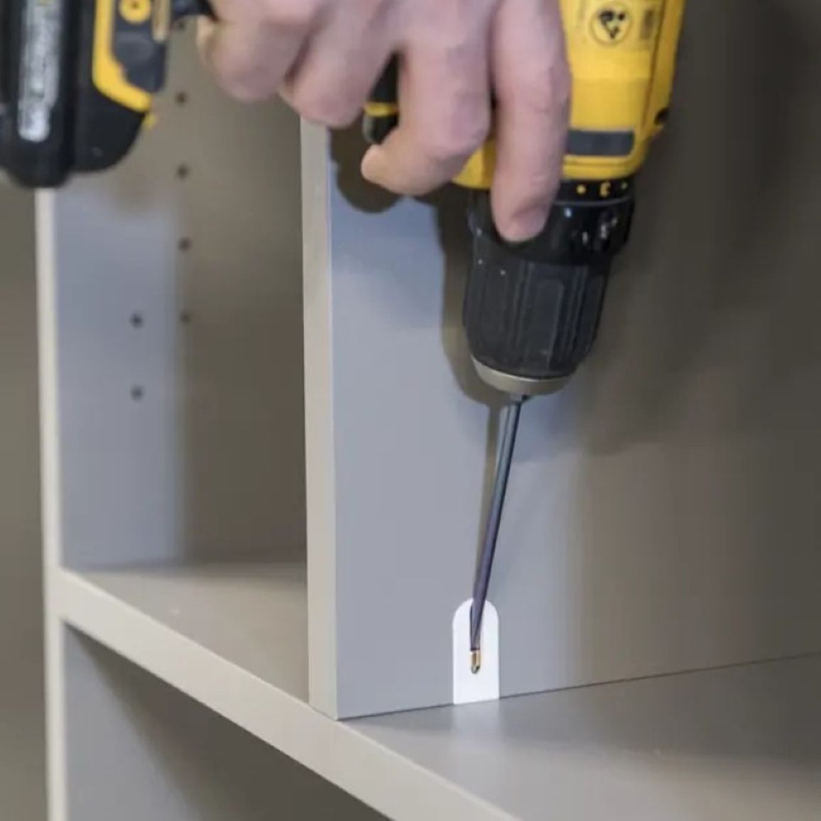 Стяжка корпусная Cabineo 8 M6, белая, Lamello Стяжка корпусная Cabineo 8 M6, белая, Lamello