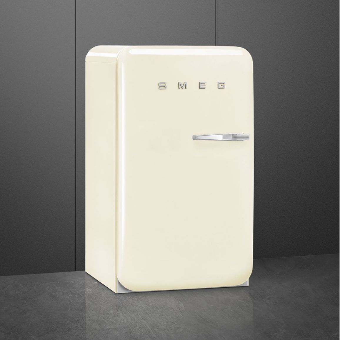 Холодильник с верхней морозильной камерой 80см левый FAB50LCR5 RETRO Smeg Холодильник с верхней морозильной камерой 80см левый FAB50LCR5 RETRO Smeg