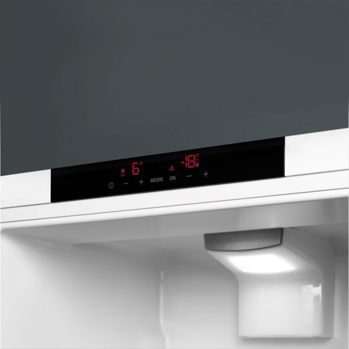 Встроенный комбинированный холодильник 60см C8174N3E Smeg