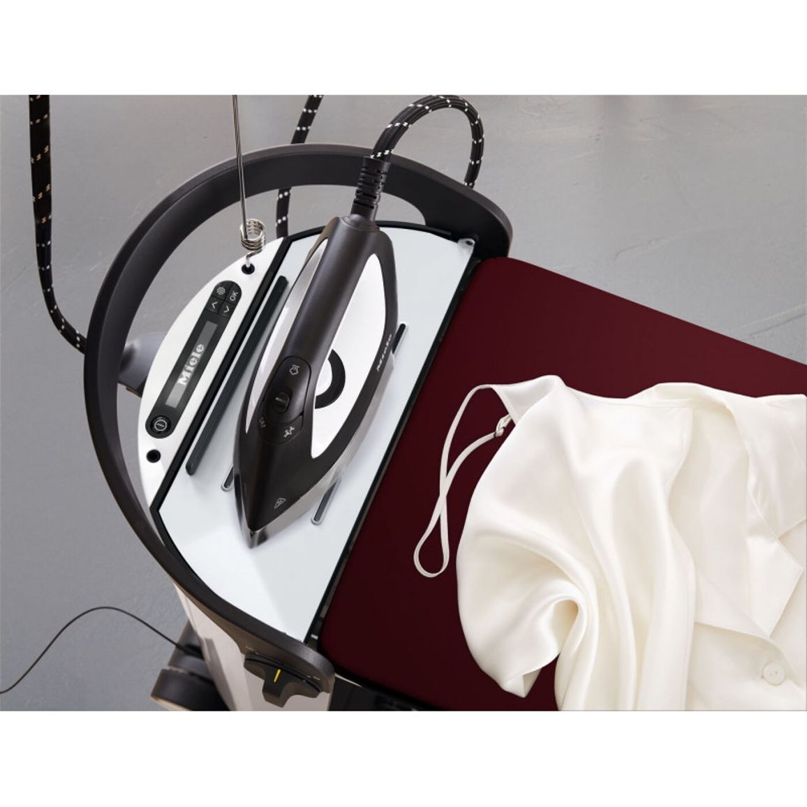 Гладильная система B4847 FashionMaster 4.0 Miele Гладильная система B4847 FashionMaster 4.0 Miele