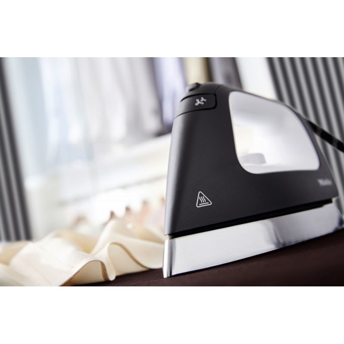 Гладильная система B4847 FashionMaster 4.0 Miele Гладильная система B4847 FashionMaster 4.0 Miele