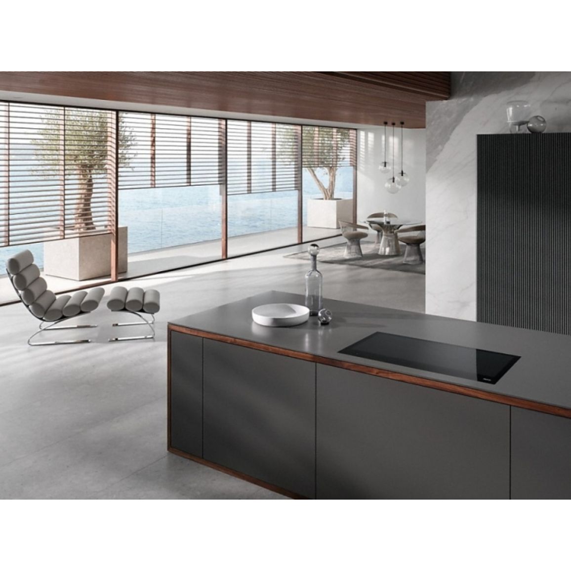 Индукционная варочная поверхность KM 7684 FL черная Miele