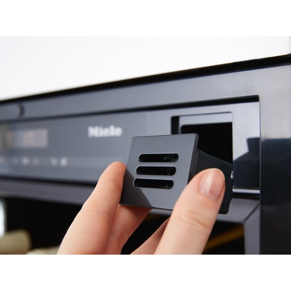 Встраиваемый винный холодильник KWT 6422 iG OBSW черный обсидиан Miele Встраиваемый винный холодильник KWT 6422 iG OBSW черный обсидиан Miele