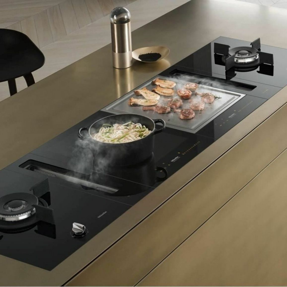 Вытяжка встроенная в столешницу CSDA 7001 FL черный Miele