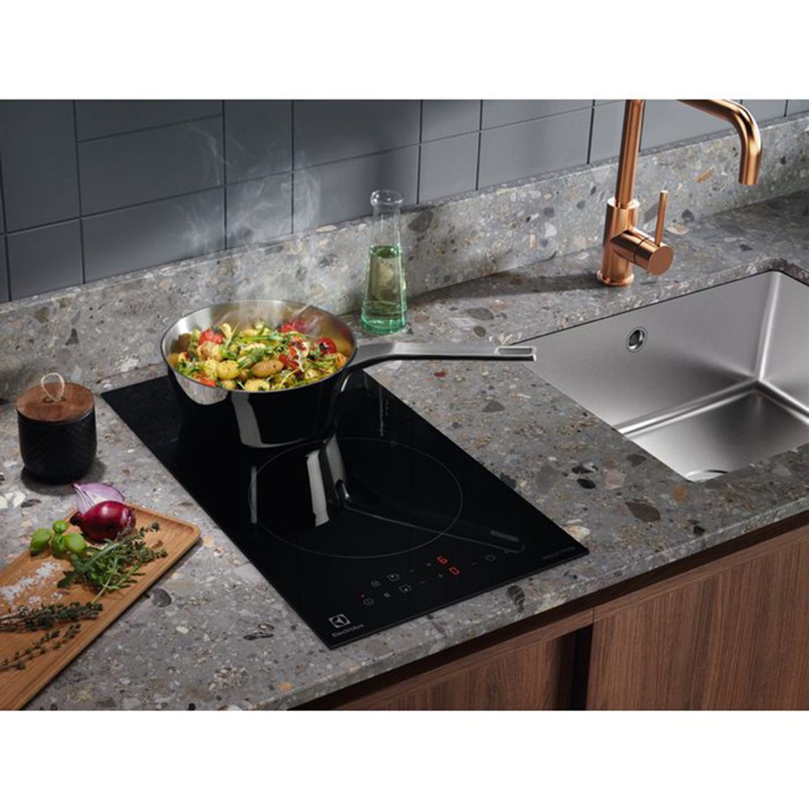 Варочная поверхность индукционная LIT30230C 30см черный Electrolux Варочная поверхность индукционная LIT30230C 30см черный Electrolux