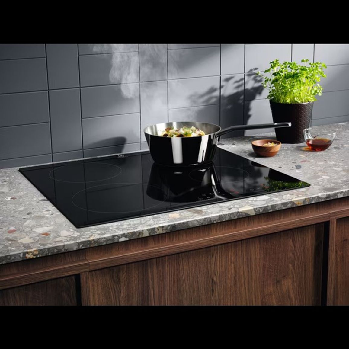 Варочная поверхность индукционная CIR60433 60см черный Electrolux Варочная поверхность индукционная CIR60433 60см черный Electrolux