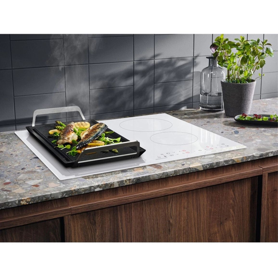 Варочная поверхность индукционная LIV63431BW 60см белый Electrolux Варочная поверхность индукционная LIV63431BW 60см белый Electrolux
