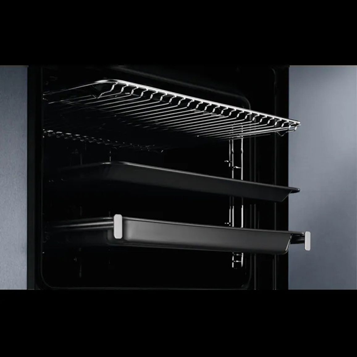 Духовой шкаф EOF6P76BX черный/нерж. сталь Electrolux