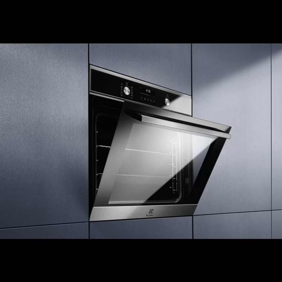 Духовой шкаф EOF6P76BX черный/нерж. сталь Electrolux