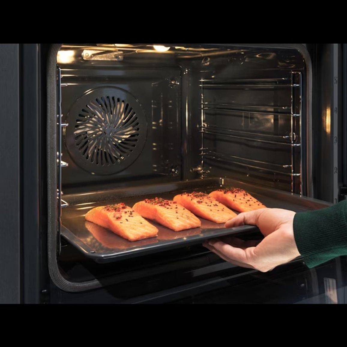 Духовой шкаф EOB7S31Z черный Electrolux Духовой шкаф EOB7S31Z черный Electrolux