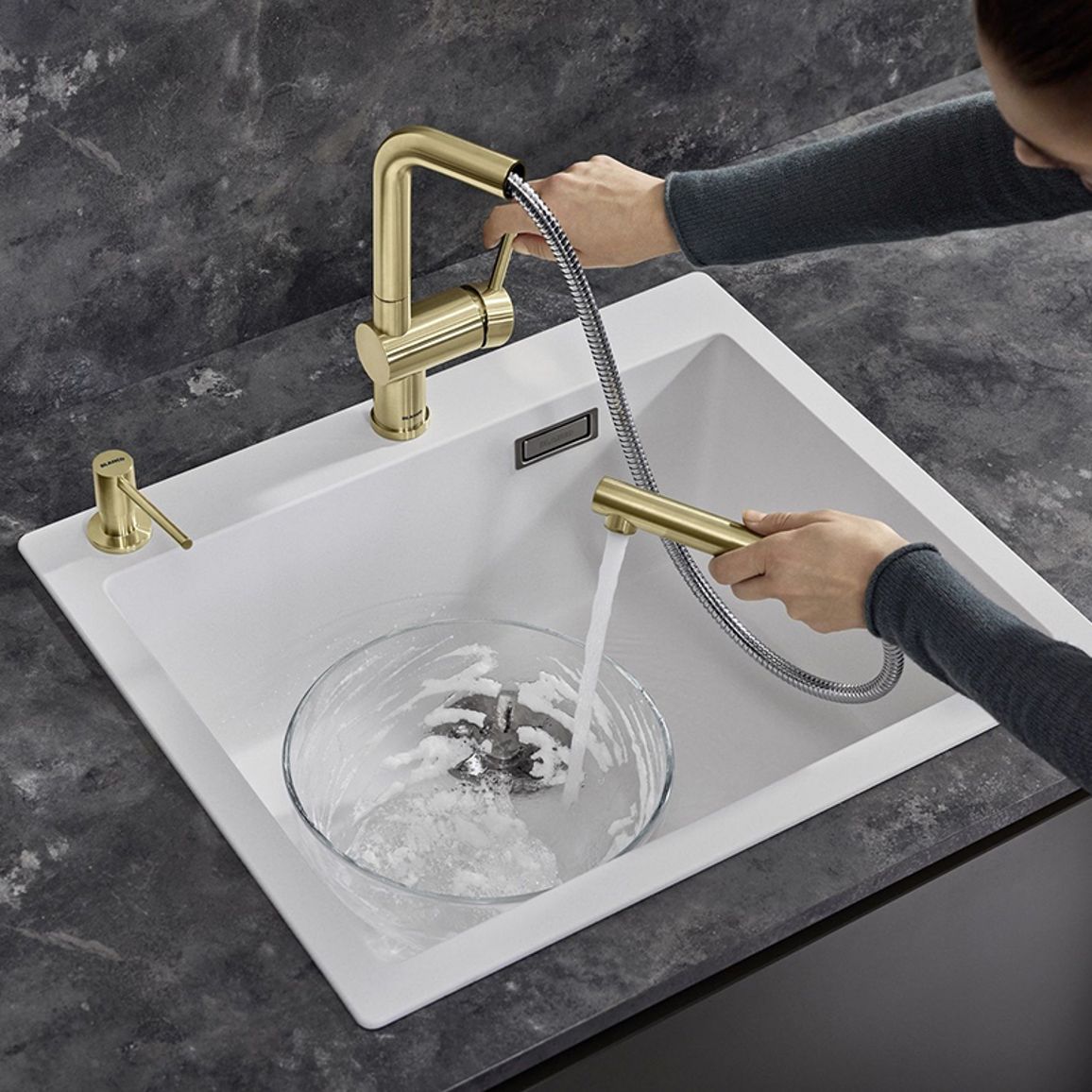 Смеситель LINUS-S satin gold (в/ш) BLANCO (526684) Смеситель LINUS-S satin gold (в/ш) BLANCO (526684)