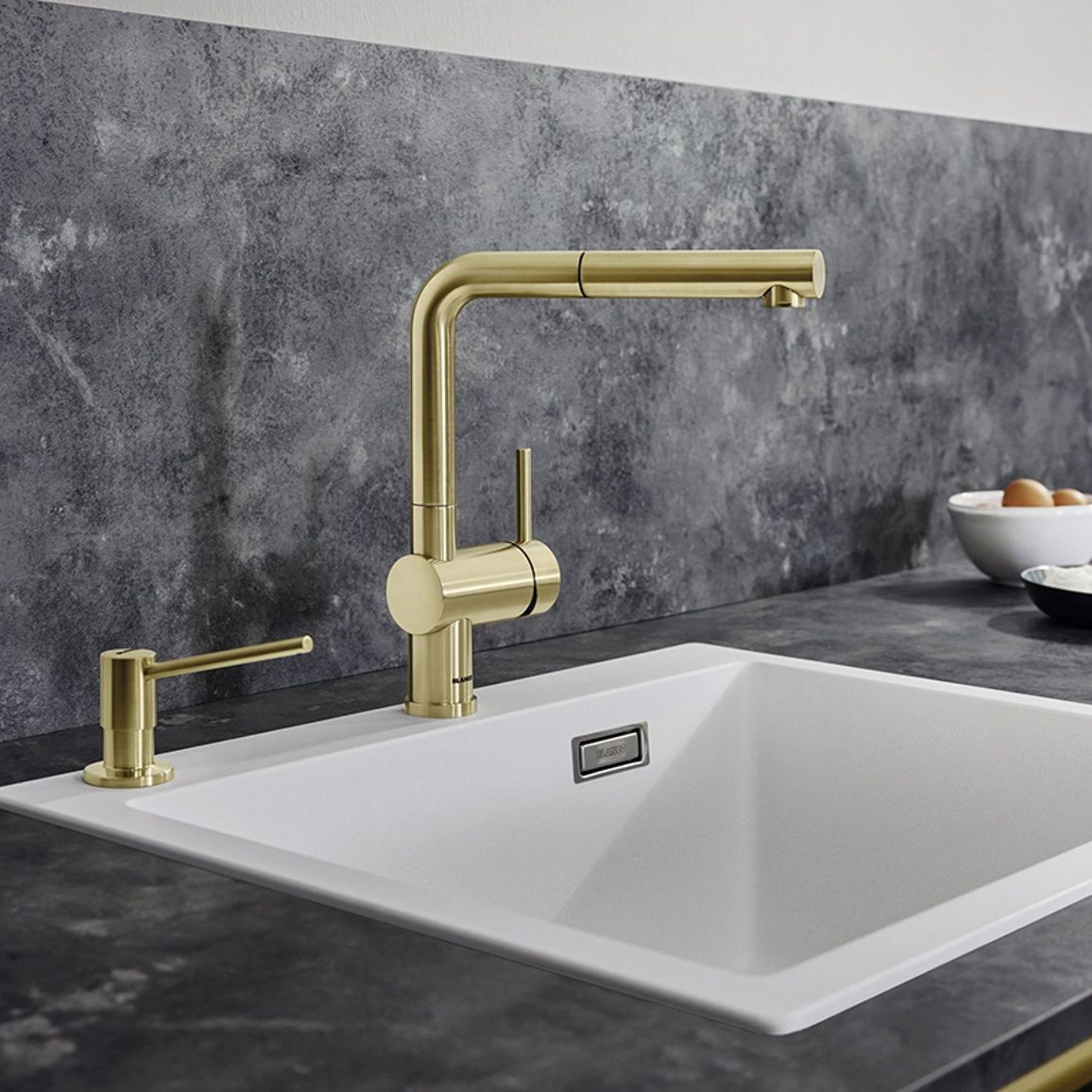 Смеситель LINUS-S satin gold (в/ш) BLANCO (526684) Смеситель LINUS-S satin gold (в/ш) BLANCO (526684)