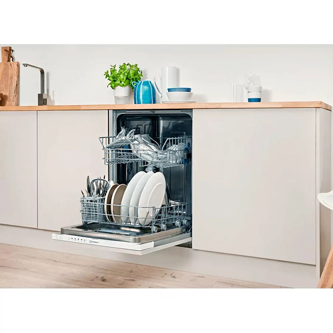 Посудомоечная машина встроенная 45см DSIE2B10 белая Indesit Посудомоечная машина встроенная 45см DSIE2B10 белая Indesit