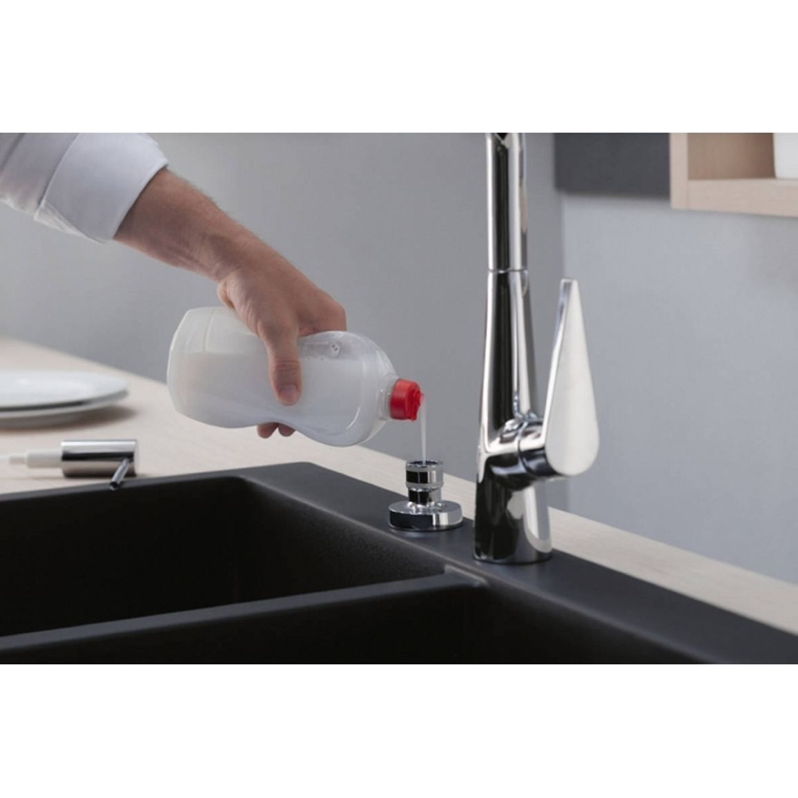 Дозатор для моющих средств A51 500мл хром Hansgrohe (40448000) Дозатор для моющих средств A51 500мл хром Hansgrohe (40448000)