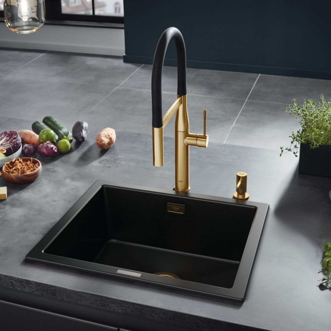 Смеситель Essence, прохладный восход солнца Grohe (30294GL0) Смеситель Essence, прохладный восход солнца Grohe (30294GL0)