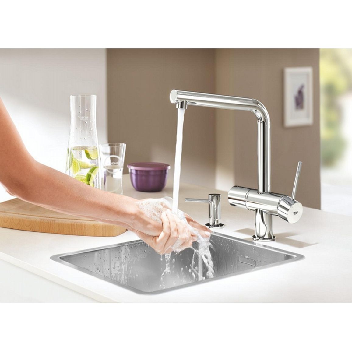 Дозатор Сosmopolitan, 500мл, хром Grohe (40535000) Дозатор Сosmopolitan, 500мл, хром Grohe (40535000)