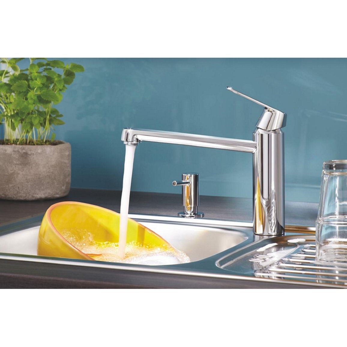 Дозатор Сosmopolitan, 500мл, хром Grohe (40535000) Дозатор Сosmopolitan, 500мл, хром Grohe (40535000)