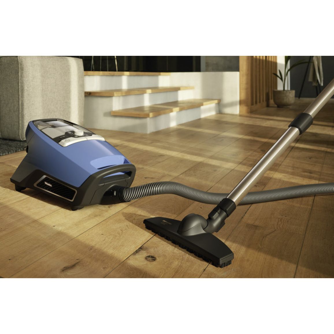 Безмішковий пилосос SKCF3 Blizzard CX1 голубий Miele