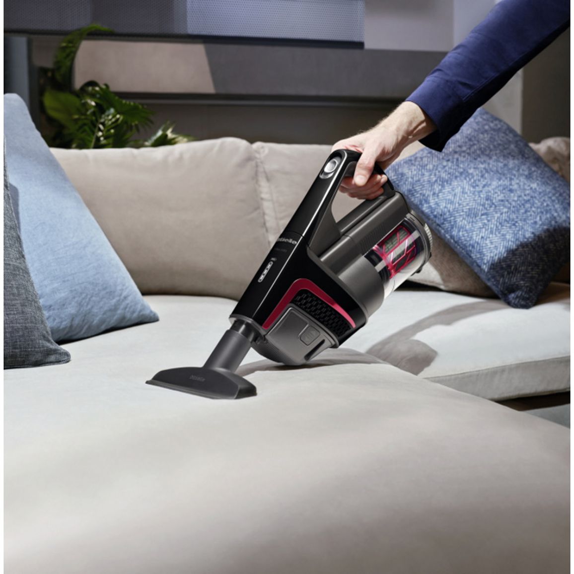 Акумуляторний пилосос SMUL1 05 TRIFLEX HX1 чорний обсидіан/червоний Miele