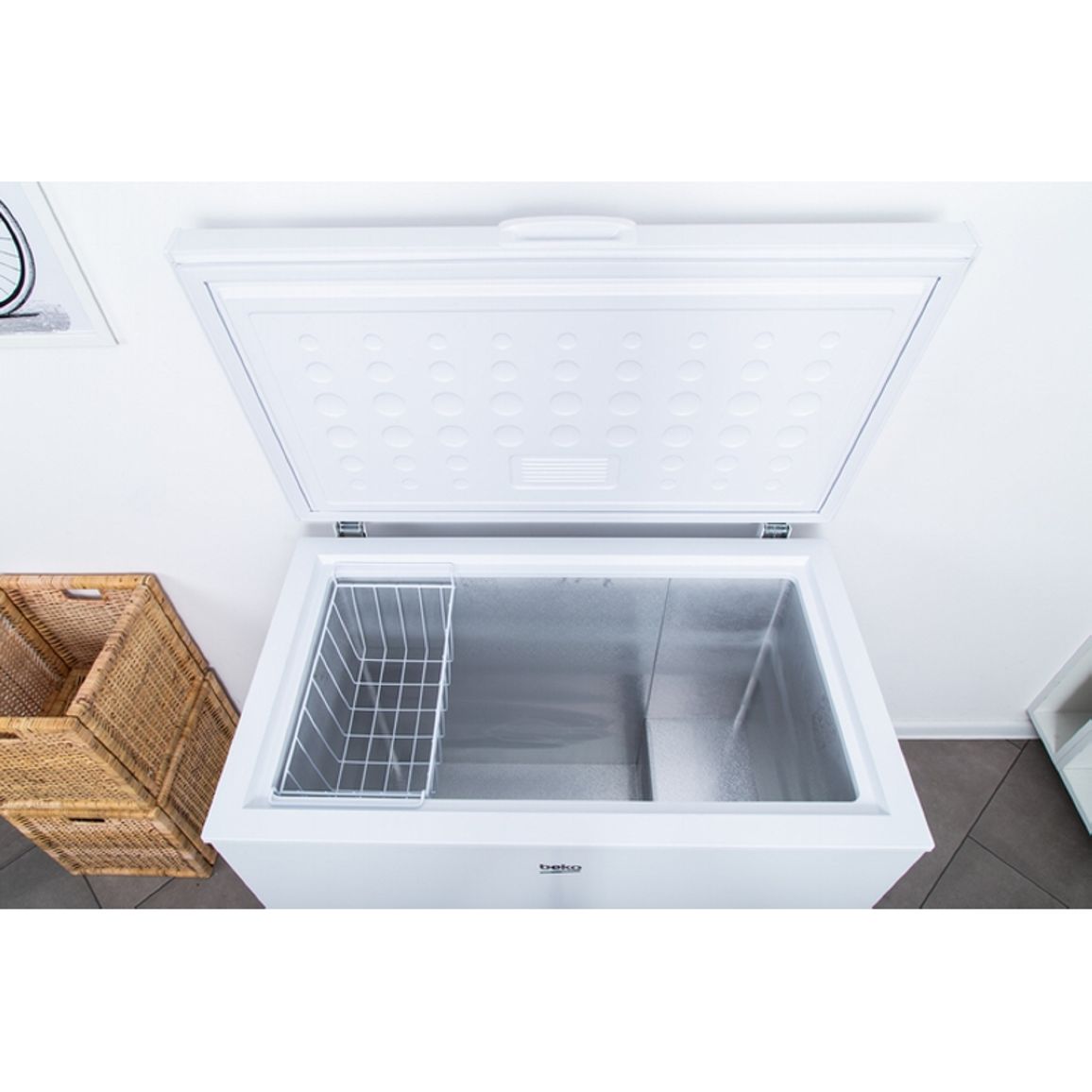 Морозильный сундук CF200W белый Beko