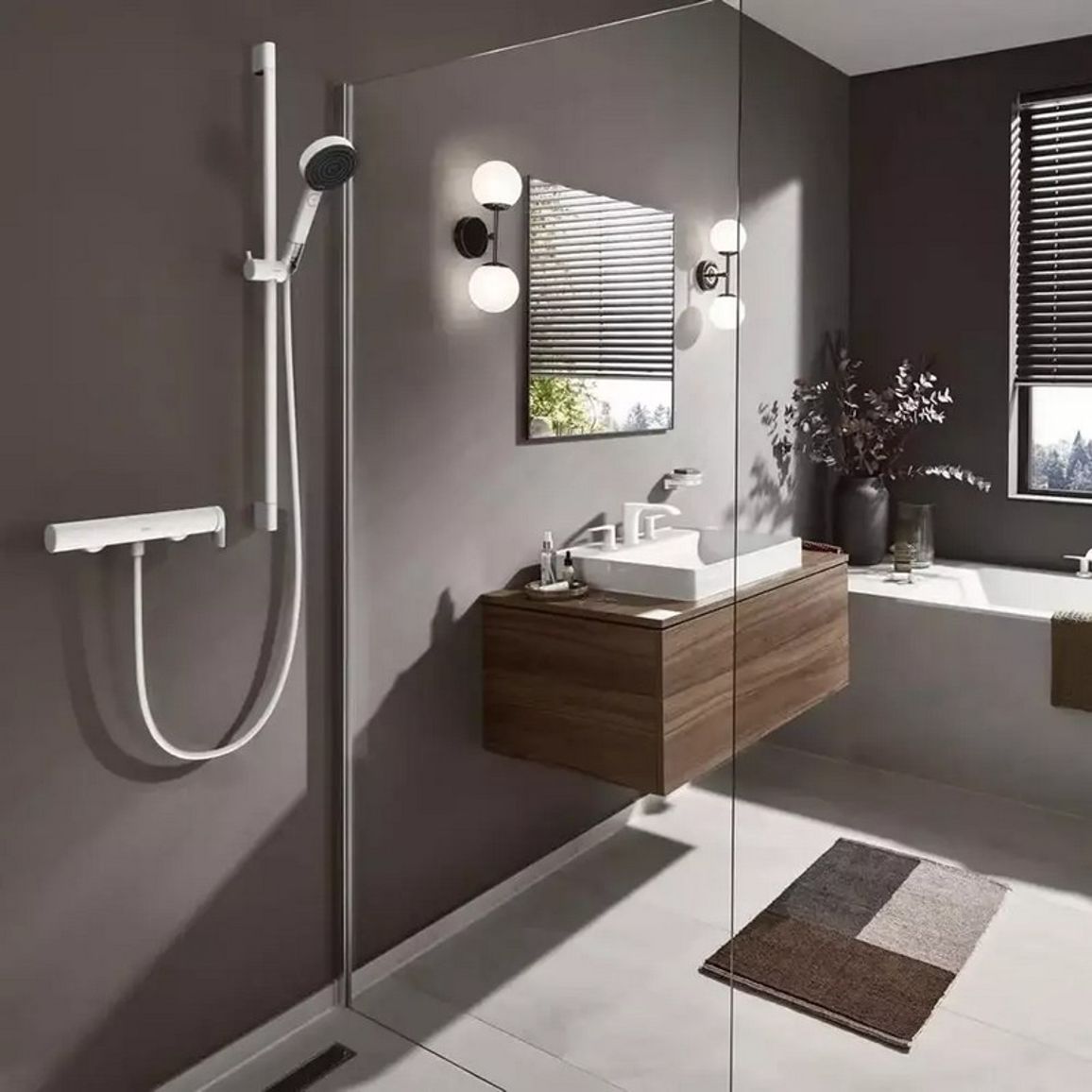 Смеситель для душа Vivenis, Matt White Hansgrohe (75620700) Смеситель для душа Vivenis, Matt White Hansgrohe (75620700)