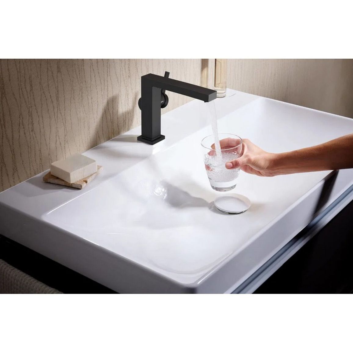 Смеситель Tecturis E 110 Fine CoolStart для умывальника Matt Black Hansgrohe (73020670) Смеситель Tecturis E 110 Fine CoolStart для умывальника Matt Black Hansgrohe (73020670)