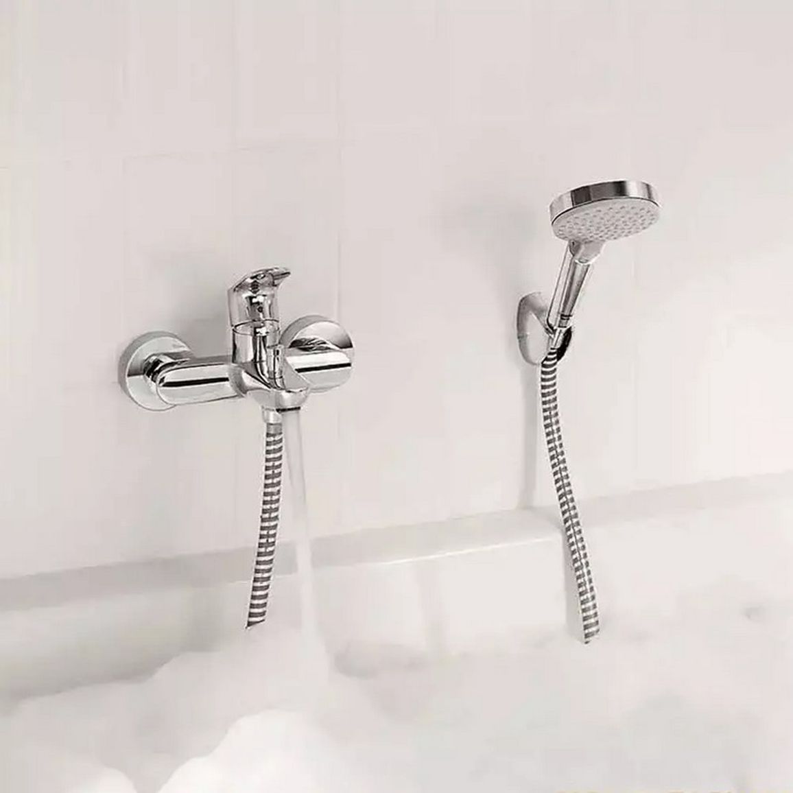 Смеситель для ванны Rebris, Chrome Hansgrohe (72440000) Смеситель для ванны Rebris, Chrome Hansgrohe (72440000)