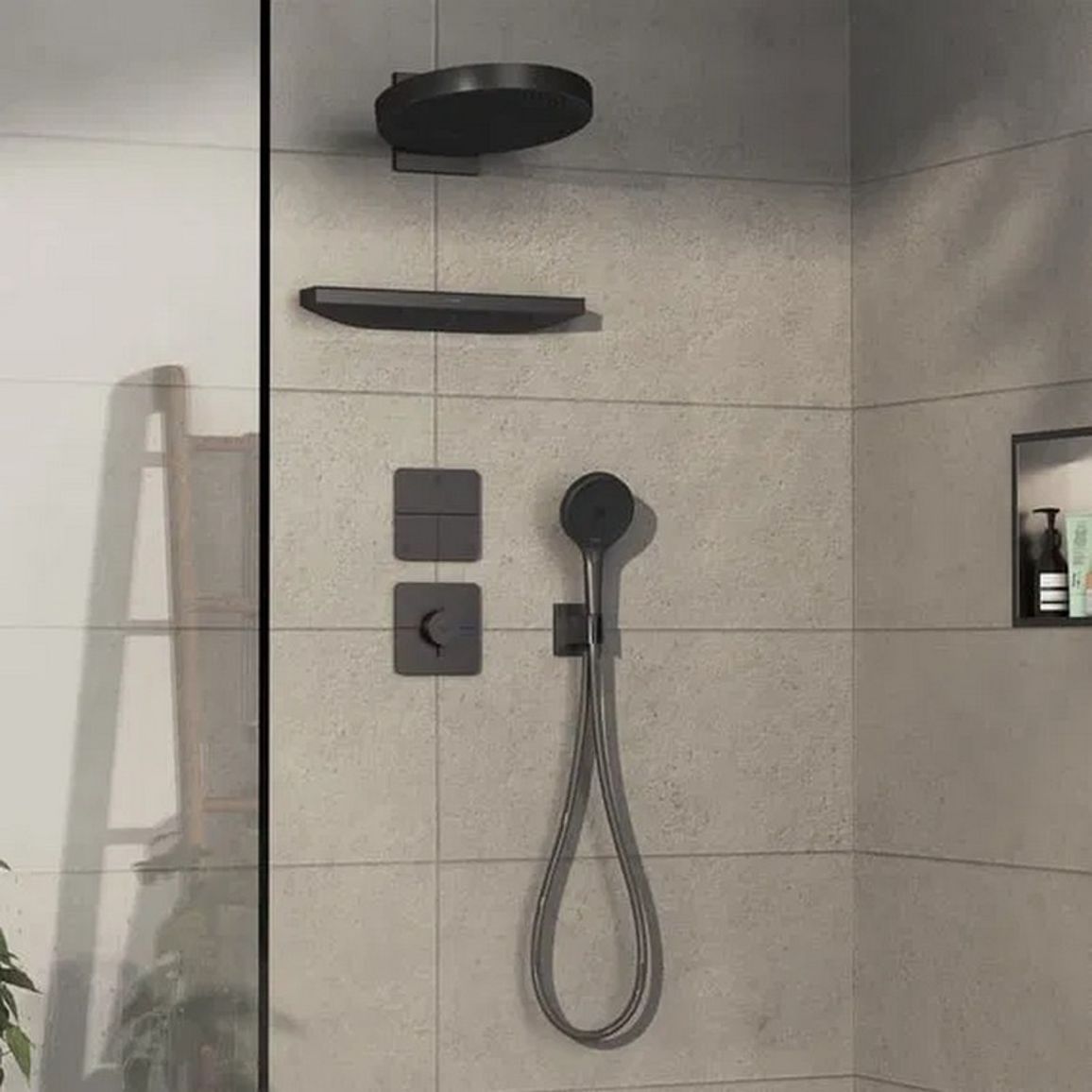 Термостат ShowerSelect Comfort Q HighFlow Brushed Black Chrome Hansgrohe (15588340) Термостат ShowerSelect Comfort Q HighFlow Brushed Black Chrome Hansgrohe (15588340)