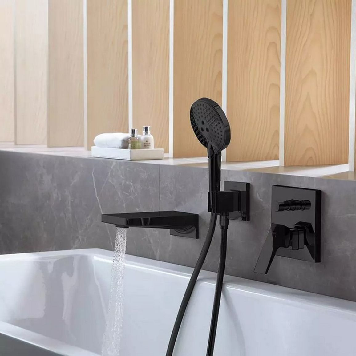 Смеситель для ванны и душа Metropol Matt Black Hansgrohe (32545670) Смеситель для ванны и душа Metropol Matt Black Hansgrohe (32545670)