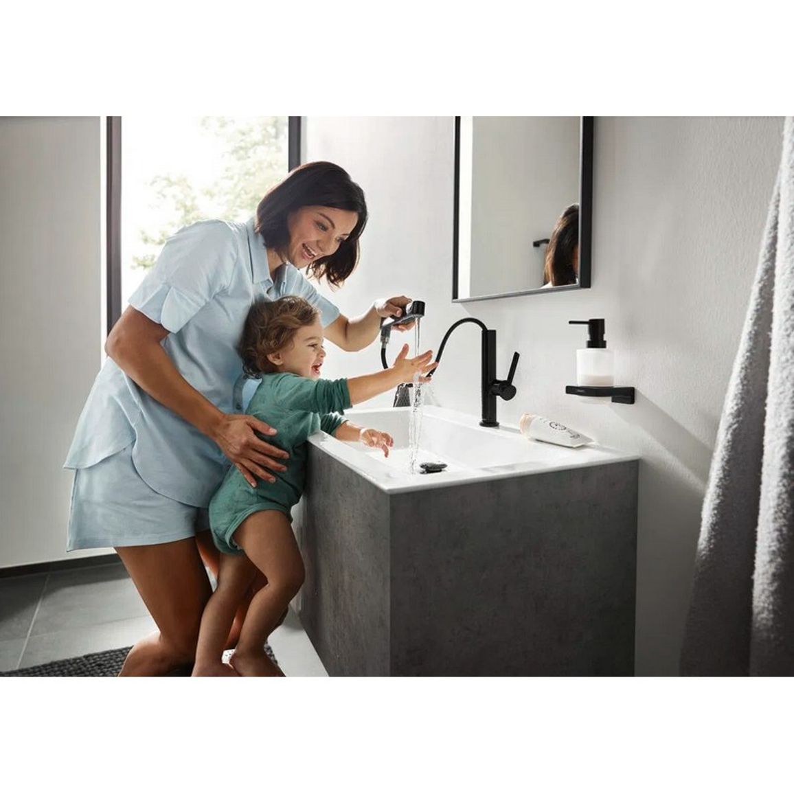 Смеситель для умывальника Finoris 230 2JET и д/к push-open, Matt Black Hansgrohe (76063670) Смеситель для умывальника Finoris 230 2JET и д/к push-open, Matt Black Hansgrohe (76063670)