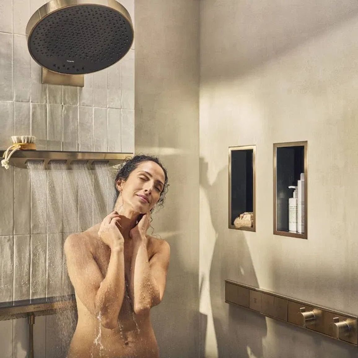 Боковой душ-полочка Hansgrohe Rainfinity 500 1jet Brushed Bronze Hansgrohe (26243140) Боковой душ-полочка Hansgrohe Rainfinity 500 1jet Brushed Bronze Hansgrohe (26243140)