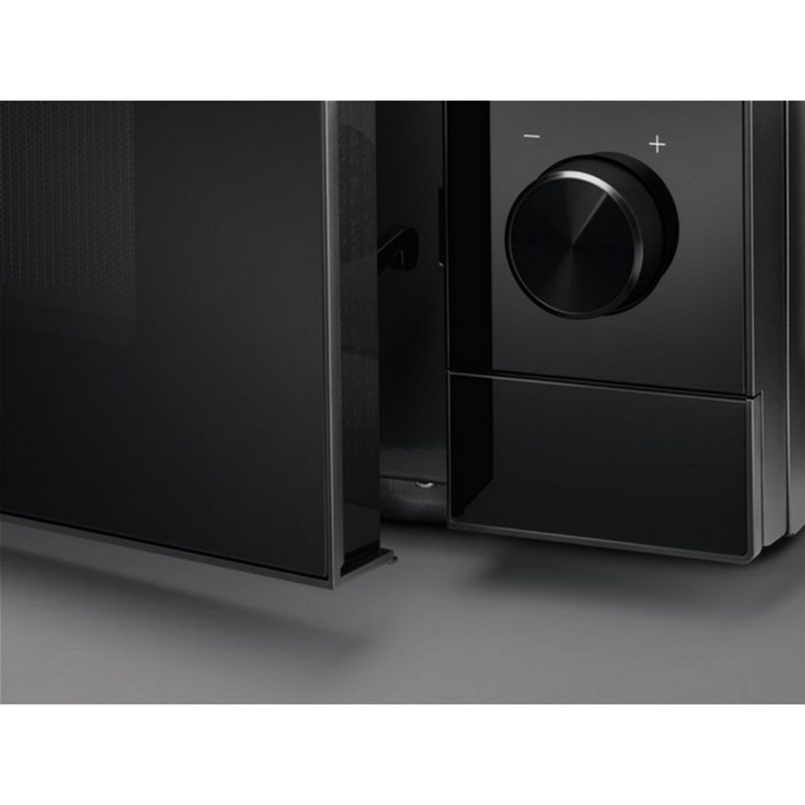 Микроволновая печь MFB295DB AEG Микроволновая печь MFB295DB AEG