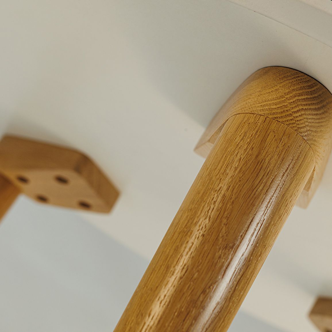 Стіл обідній Dan d-70 білий / натуральний дуб