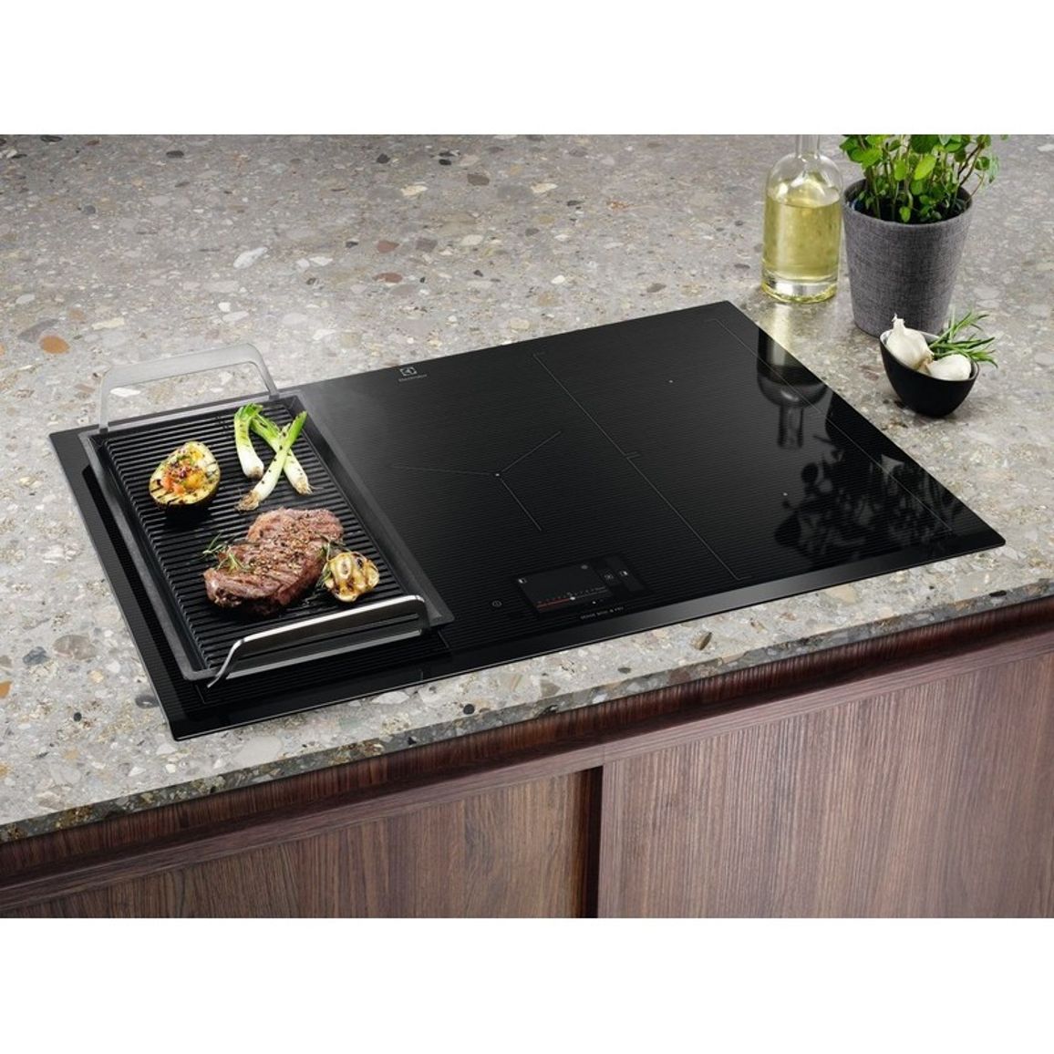 Индукционная варочная поверхность EIS87583 80см Hob2Hood, черный Electrolux Индукционная варочная поверхность EIS87583 80см Hob2Hood, черный Electrolux