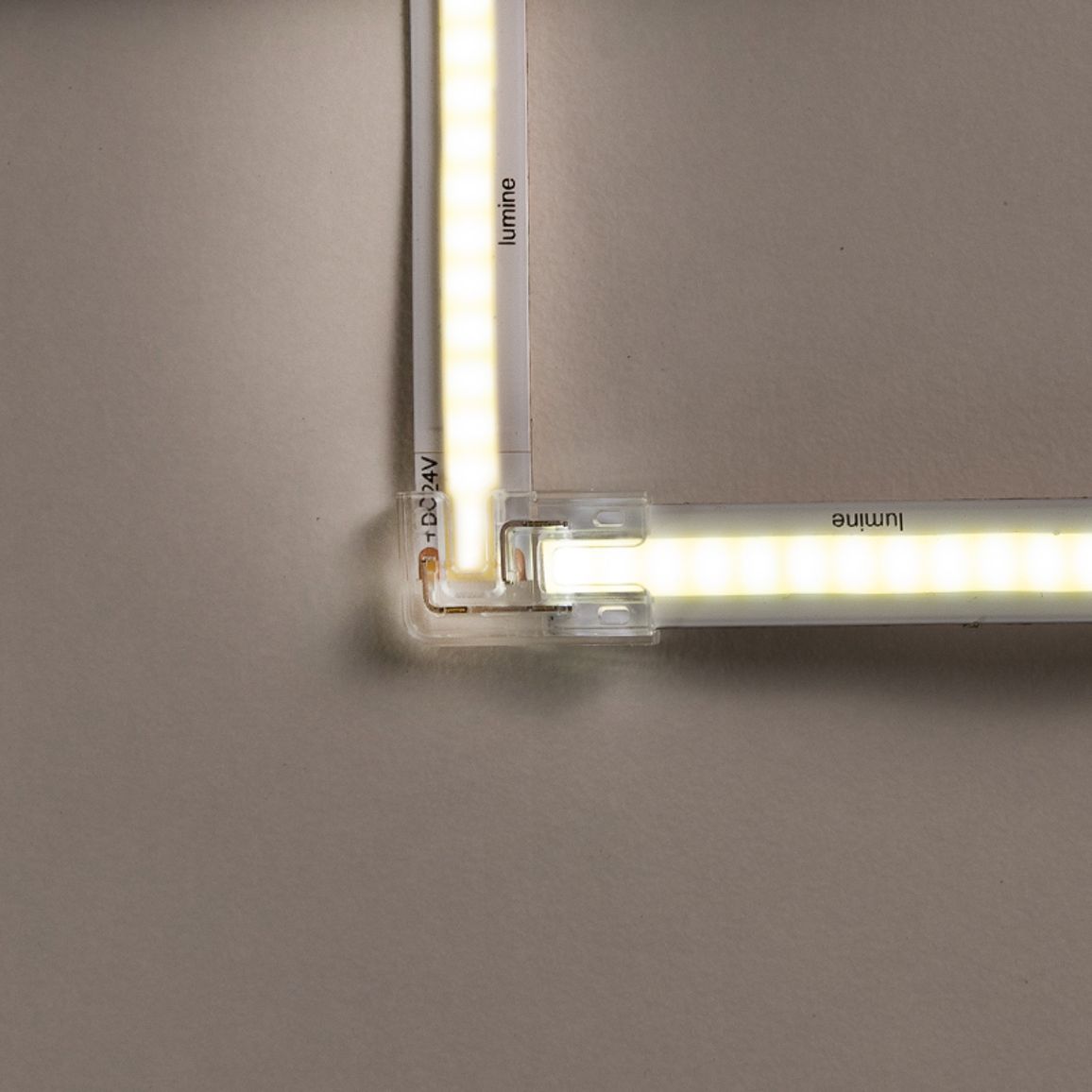 Кутовий з'єднувач SMD/COB 8 mm, проколювального типу