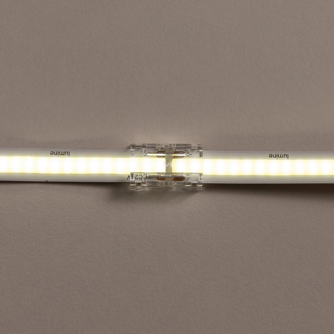Прямий з'єднувач SMD/COB 8 mm, проколювального типу Прямий з'єднувач SMD/COB 8 mm, проколювального типу