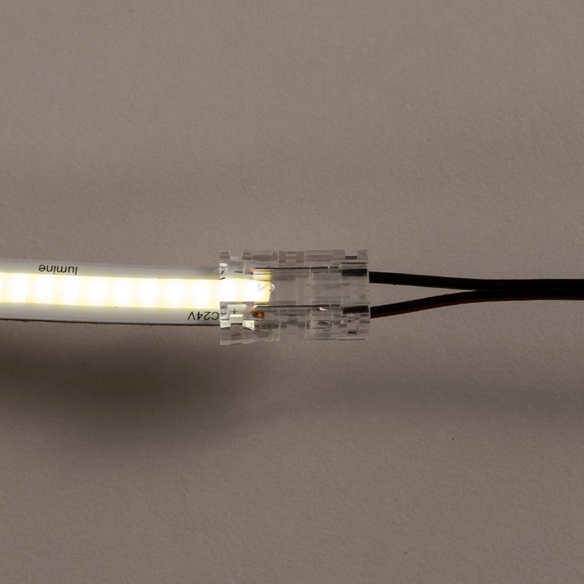 Конечный соединитель SMD/COB 8 мм, прокалывающего типа Конечный соединитель SMD/COB 8 мм, прокалывающего типа
