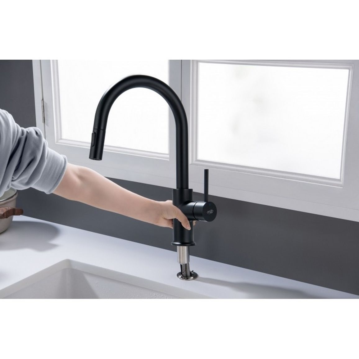 Змішувач PLAZA PLUS WINDOW чорний матовий Blue Water (5901730617634)