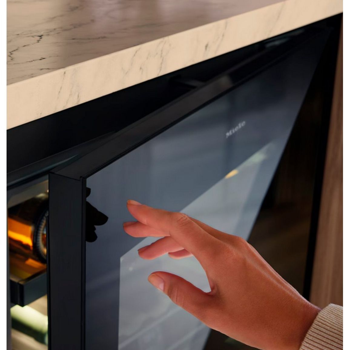 Вбудовуваний винний холодильник KWTUS 7096 E obsw Miele