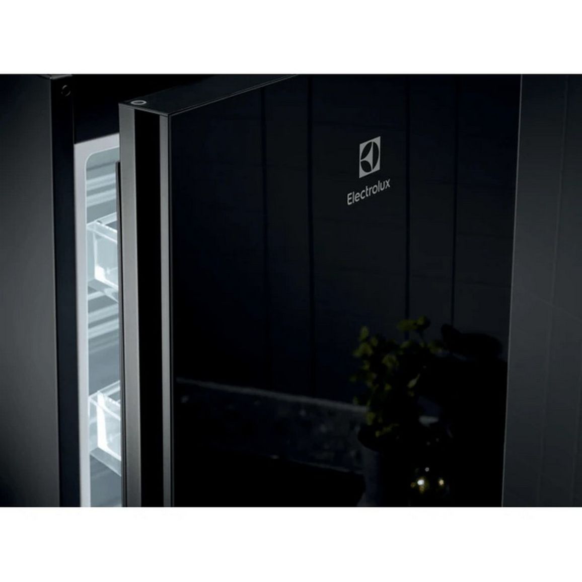 Холодильник LNT7ME36K2 чорний (скло) Electrolux Холодильник LNT7ME36K2 чорний (скло) Electrolux