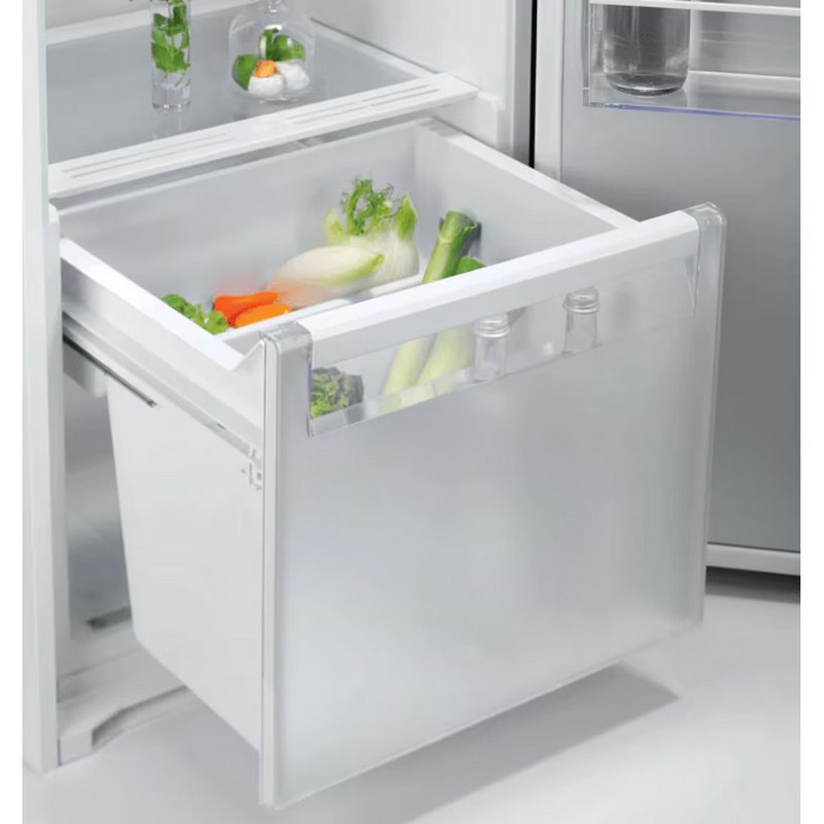 Вбудована холодильна камера ERD6DE18S4 Electrolux Вбудована холодильна камера ERD6DE18S4 Electrolux