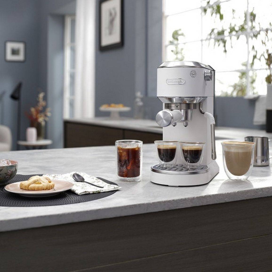 Кавоварка EC 890 WI DeLonghi Кавоварка EC 890 WI DeLonghi