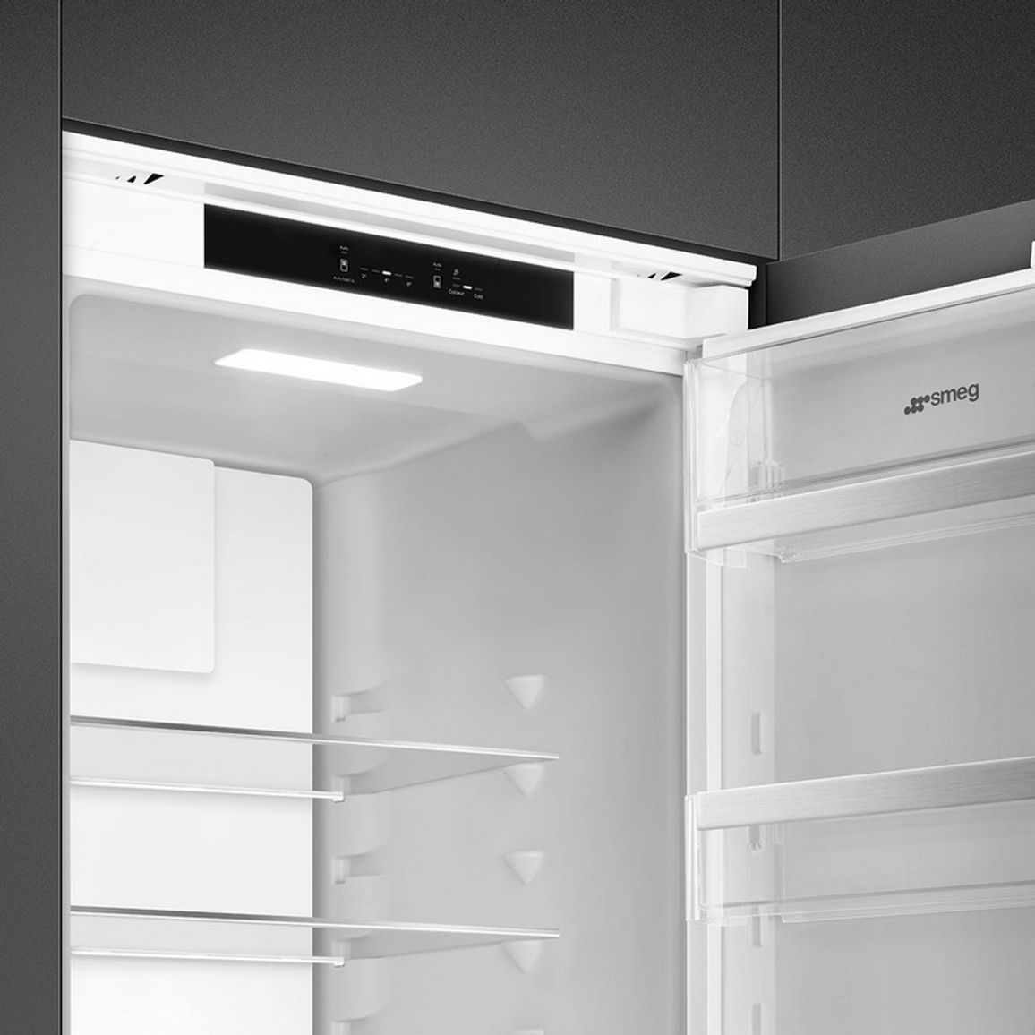 Вбудований комбінований холодильник C9174TN1D Smeg (UNIVERSAL) Вбудований комбінований холодильник C9174TN1D Smeg (UNIVERSAL)