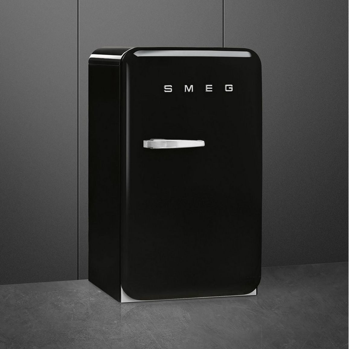 Холодильник однодверний FAB10HRBL6 чорний Smeg (50'S RETRO STYLE) Холодильник однодверний FAB10HRBL6 чорний Smeg (50'S RETRO STYLE)