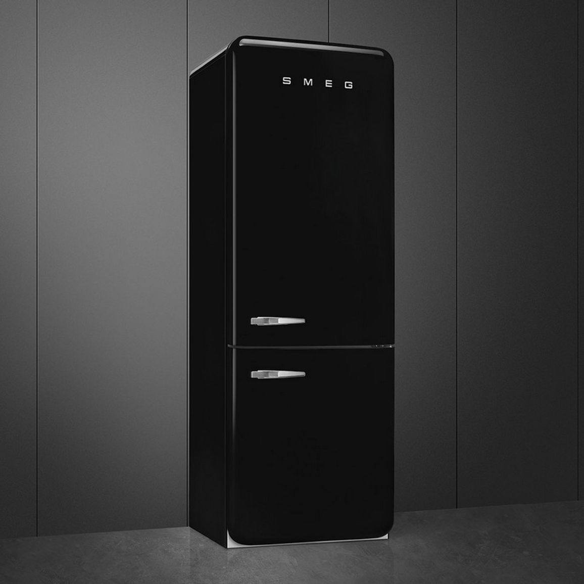 Комбінований холодильник FAB38RBL6 70 см чорний Smeg (50'S RETRO STYLE) Комбінований холодильник FAB38RBL6 70 см чорний Smeg (50'S RETRO STYLE)