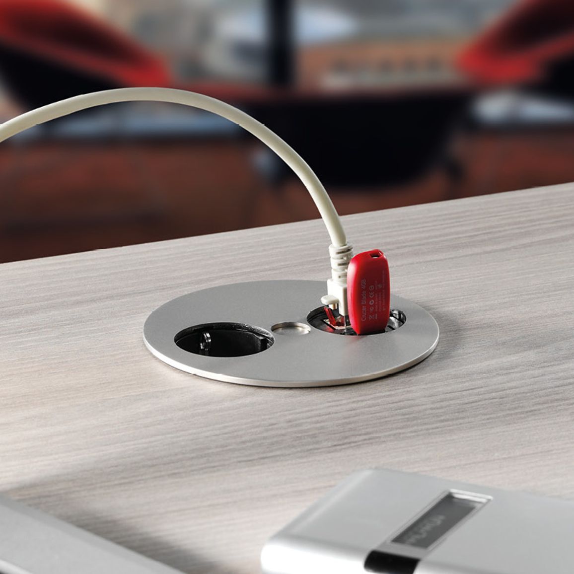 TWIST розеточний блок 1xРозетка, 2xUSB, матовий хром TWIST розеточний блок 1xРозетка, 2xUSB, матовий хром