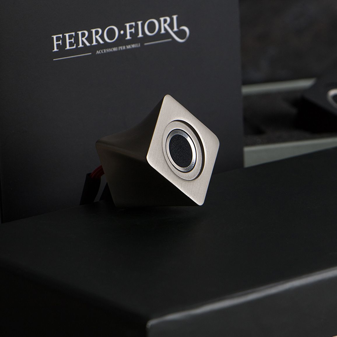 Ручка Ferro Fiori M 0800 никель | с отпечатком пальца Ручка Ferro Fiori M 0800 никель | с отпечатком пальца