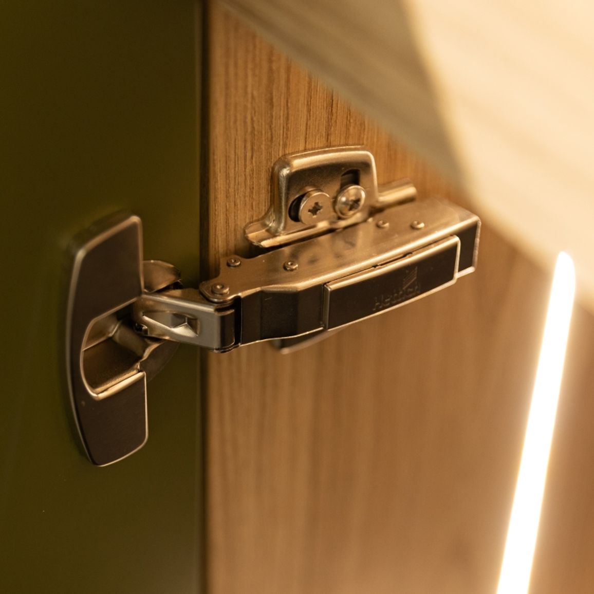 Петля Clip-on, 110°, Sensys 8645i, накладная, с доводч., никель (9071205) Hettich Петля Clip-on, 110°, Sensys 8645i, накладная, с доводч., никель (9071205) Hettich
