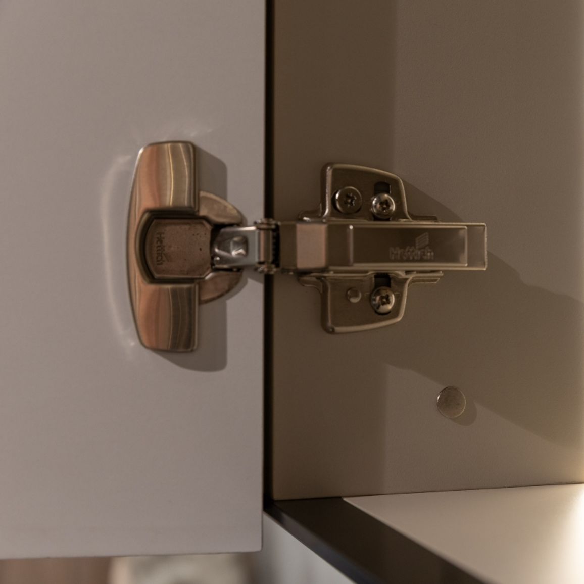 Петля Clip-on, 110°, Sensys 8645i, накладная, с доводч., никель (9071205) Hettich Петля Clip-on, 110°, Sensys 8645i, накладная, с доводч., никель (9071205) Hettich