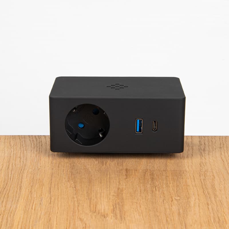 Versa Q Розетковий блок, 1 розетка + 2 USB (A+C) порти (5V, 3A), 110-220V, 16A, IP20, чорний мат (06037F00003) Versa Q Розетковий блок, 1 розетка + 2 USB (A+C) порти (5V, 3A), 110-220V, 16A, IP20, чорний мат (06037F00003)